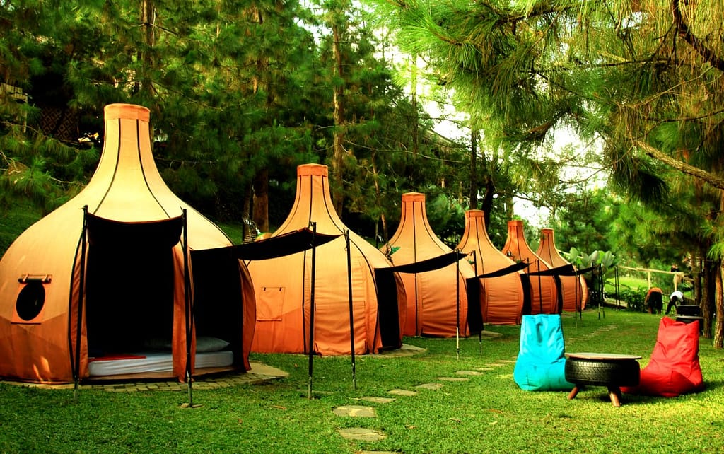 Skoola -Adventours - Glamping Lodge Maribaya Bandung